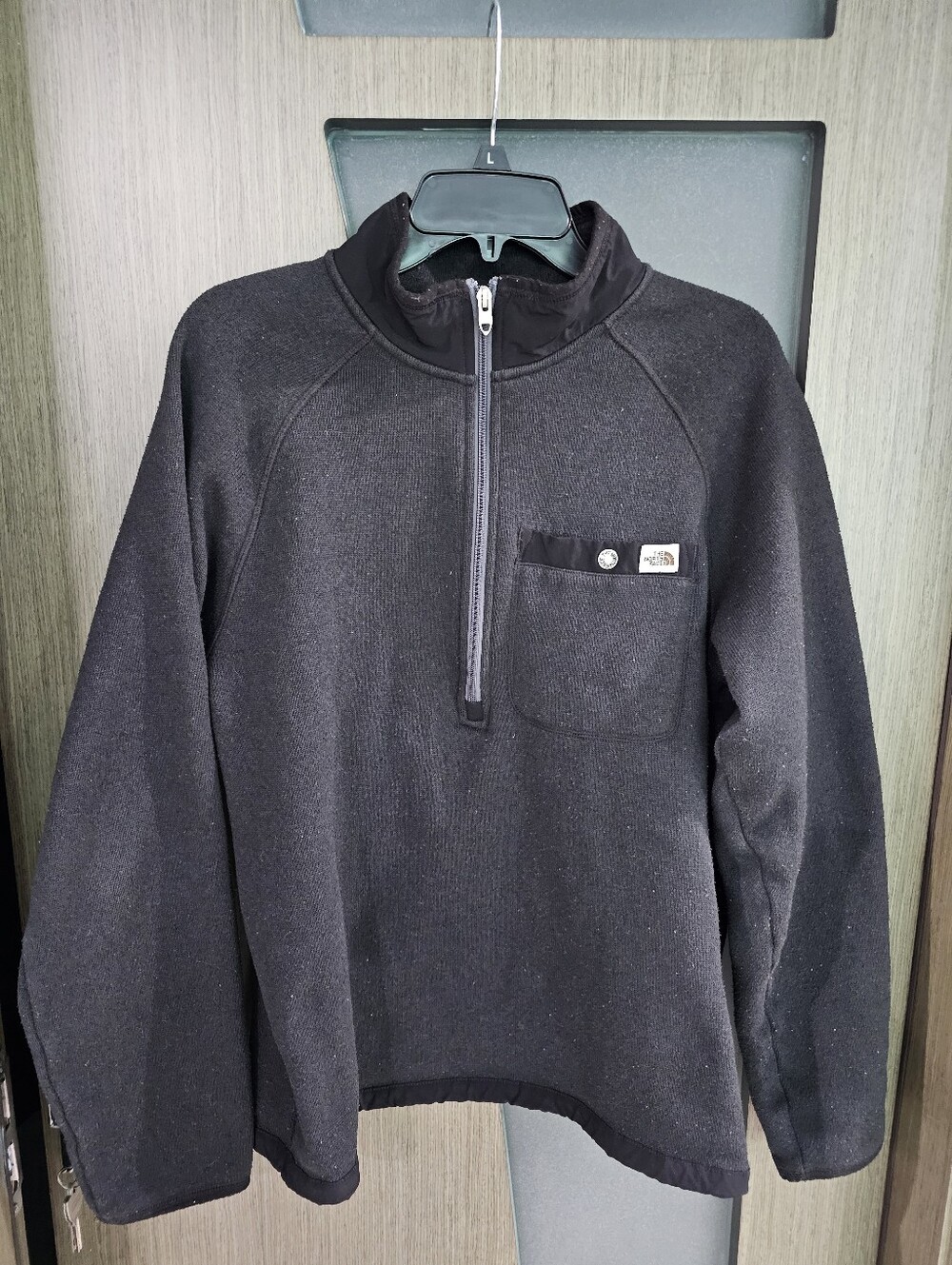 The North Face Men’s Black Half-Zip Fleece Pullover Sweater Sweatshirt Size M